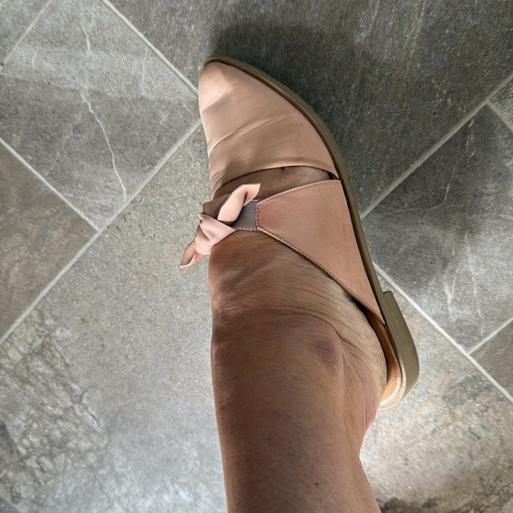 Bueno pale petal pink Leather Women's bow Mules size 36 - Picture 12 of 13